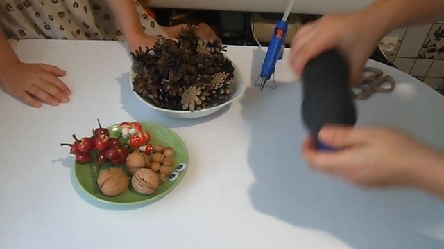 Ежик из шишек - Поделка на тему "Осень" смотреть онлайн