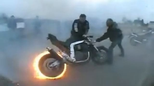 Как байкеры резину палят смотреть онлайн