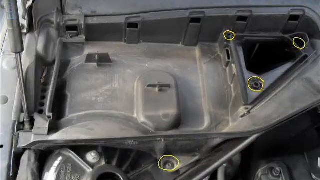 Замена воздушного фильтра БМВ Е60 (Replacing the Air Filter BMW E60) смотреть онлайн