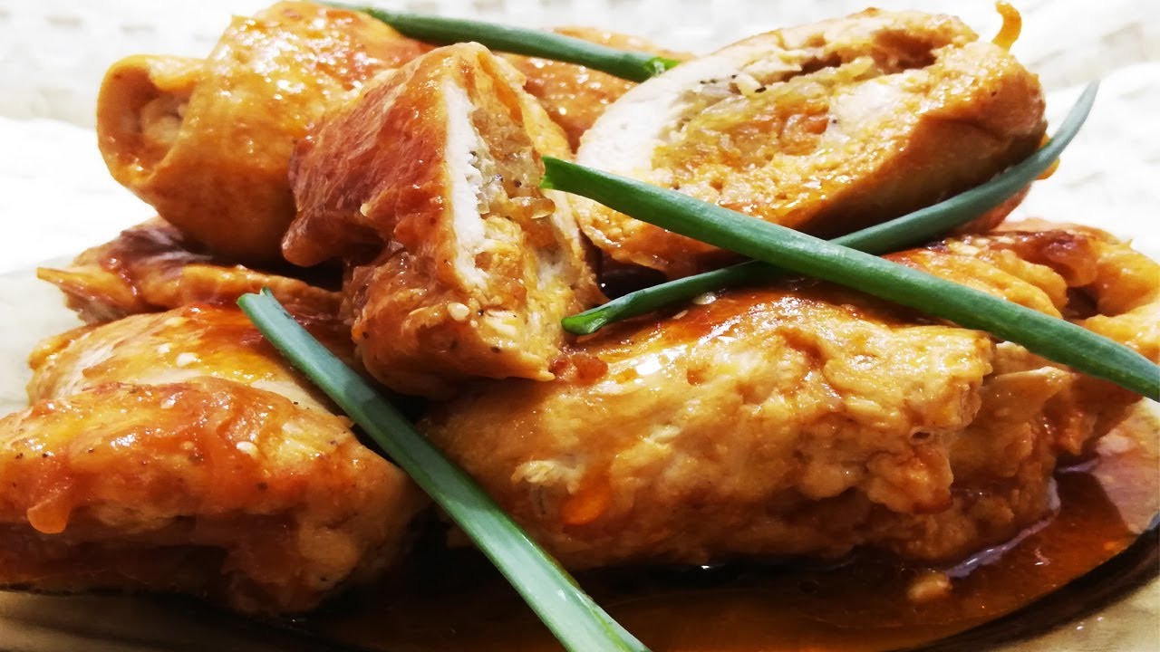 РУЛЕТИКИ ИЗ КУРИНОЙ ГРУДКИ С КВАШЕНОЙ КАПУСТОЙ.