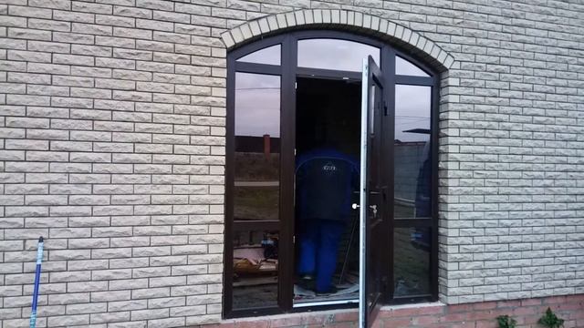 Стеклянная дверь на крыльцо. Пластиковая дверь смотреть онлайн