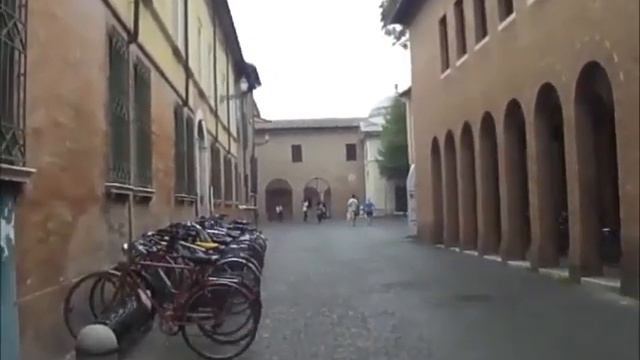 EN LA CIUDAD DE RAVENA ITALIA ESTÁ LA TUMBA DE DANTE ALIGHIERI смотреть онлайн