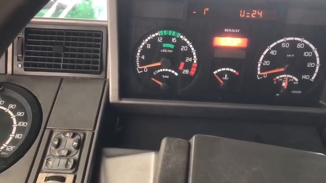 Coldstart Mack V8 E9 Renault Magnum AE 500 V8 starting truck V8 @ Wintertime cockpit view Motorstar смотреть онлайн
