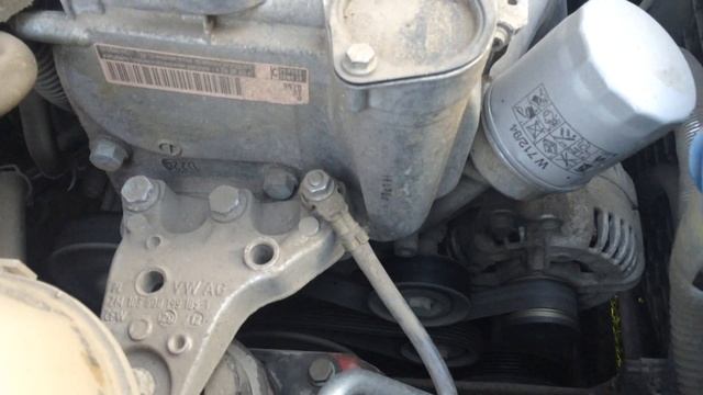 Полетел подшипник помпы на VW POIO смотреть онлайн