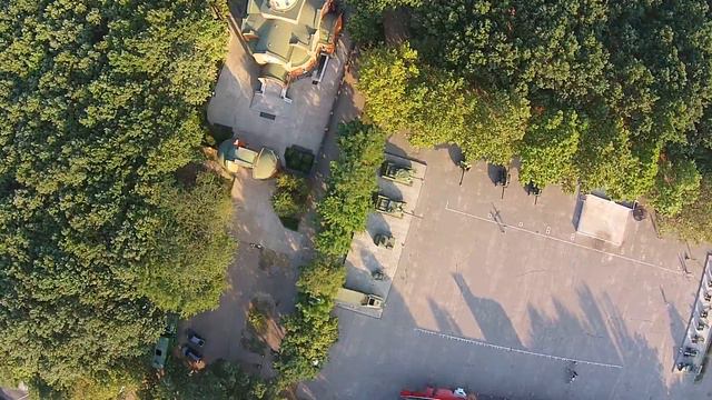Квадрокоптер DJI phantom vision + полёт на музеем бронетехники смотреть онлайн