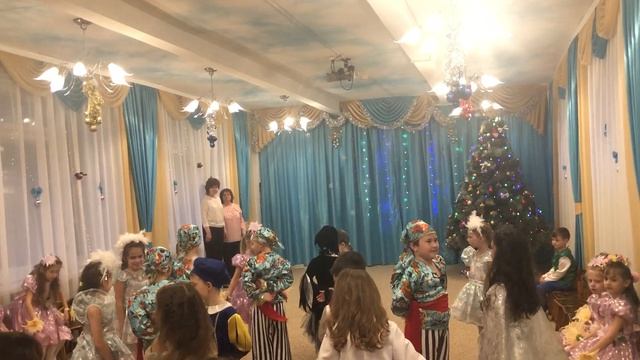 Новогодний утренник по сказке "Снежная королева" (подготовительная группа) смотреть онлайн