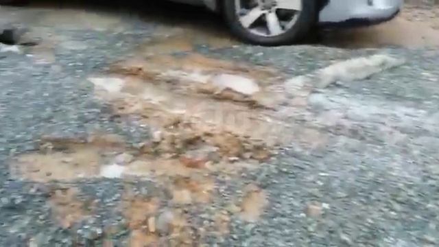 "Весна пришла, асфальт уходит": во дворах Южно-Сахалинска после ремонта появились провалы смотреть онлайн