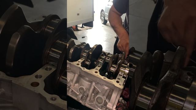 Suzuki Grand Vitara H25 - Armado de motor - Engine Assembly смотреть онлайн