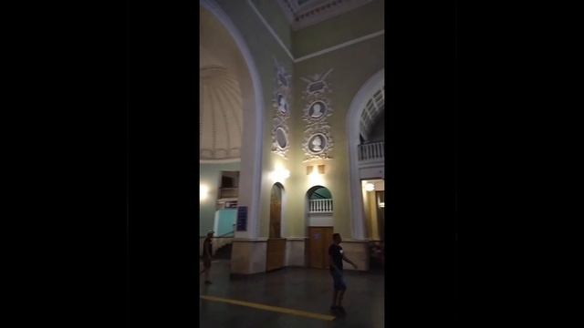 Красивейший ЖД вокзал Симферополя. смотреть онлайн
