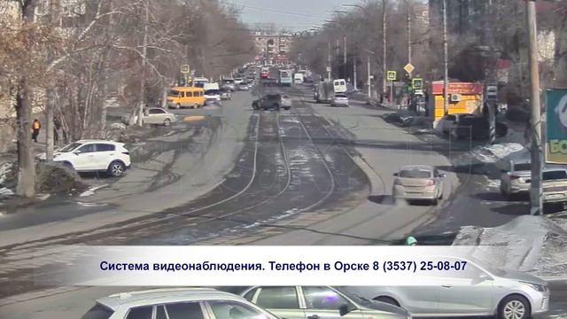 В Орске на Краматорской столкнулись трамвай и LADA Priora смотреть онлайн