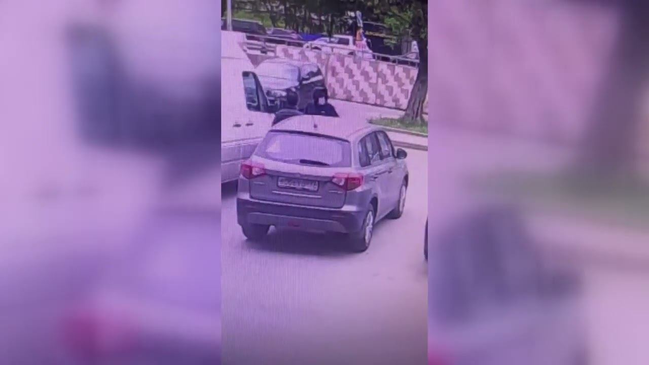 Столичные полицейские по горячим следам задержали двоих подозреваемых в грабеже на 1,2 млн рублей смотреть онлайн
