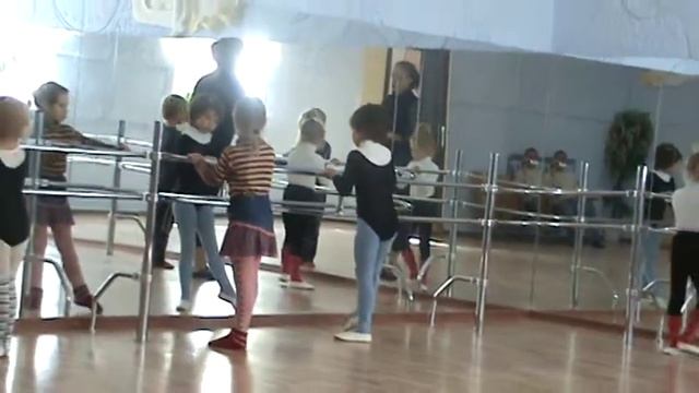 Первые шаги в мир танца.mpg смотреть онлайн