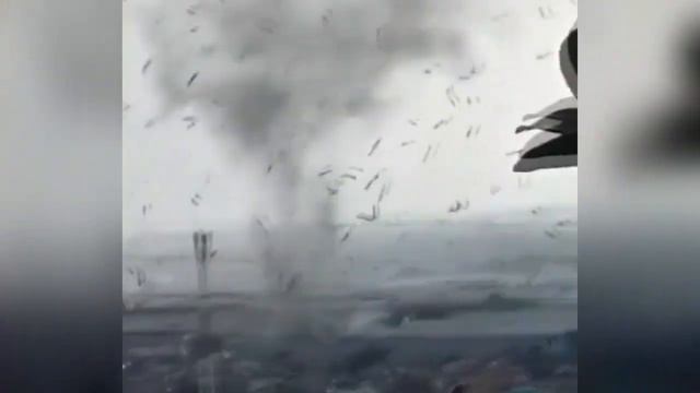 The sky has fallen on the city! Huge tornado destroys hundreds of houses in Java, Indonesia смотреть онлайн