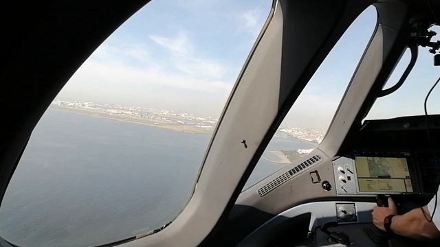 Cockpit View Airbus A350 Landing at Tokyo Haneda Airport смотреть онлайн