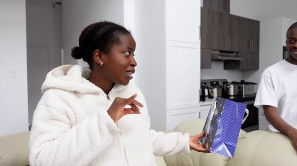 Telling Our Siblings WE’RE PREGNANT !!