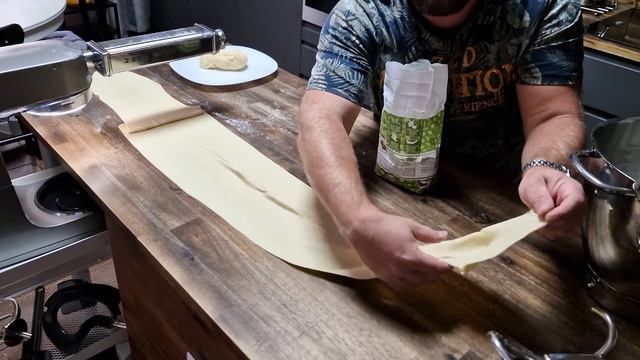 Making fresh homemade pasta ? Recipe with Kenwood Stand Mixer, pasta cutter & roller attachments. смотреть онлайн