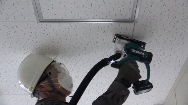 Scie à plaque de plâtre 10,8 V Li-Ion 2 Ah CXT SD100DSAJ de Makita смотреть онлайн