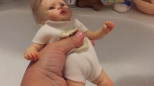 Vlog с мини реборном! Новая бутылочка. Утро с мини реборном: умывание, кормление! Mini reborn