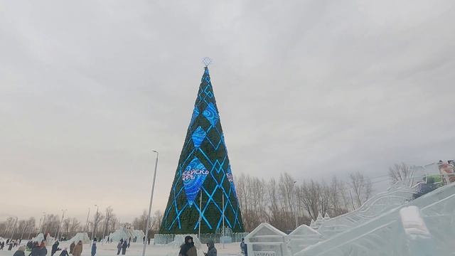 Ёлка на острове Татышев г Красноярск 2022г смотреть онлайн