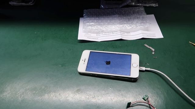 СЛУЧАЙНЫЙ РЕМОНТ/ iPhone 5S не включается смотреть онлайн