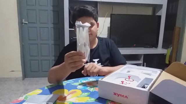 DRONE BOM E BARATO COM OPTICAL FLOW PARA INICINTES - SYMA Z3 - Unboxing смотреть онлайн