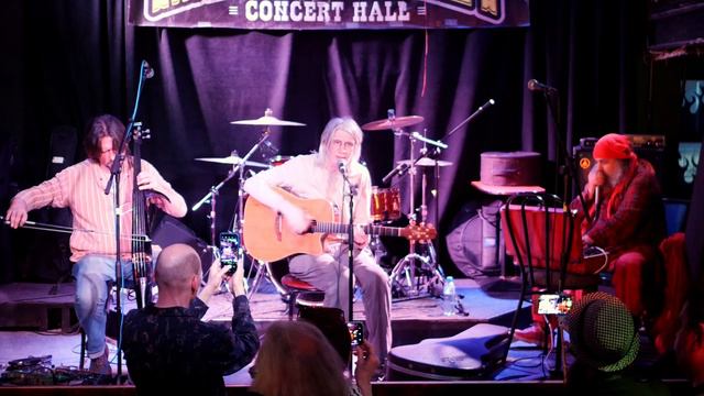 Сверчки. Саша Ветров, Илья Карташов и Кирилл Миллер