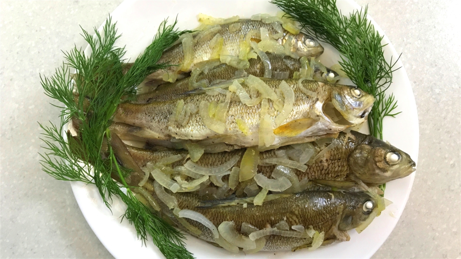 Хариус в фольге. Рыба, запеченная в духовке. Рецепты из хариуса .mp4 смотреть онлайн