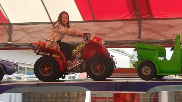 Rhianna On Quad Bike At Codonas Aberdeen смотреть онлайн