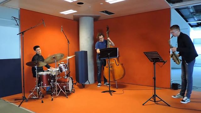 Simba's Song - Michele Pazzini P.L. Trio смотреть онлайн