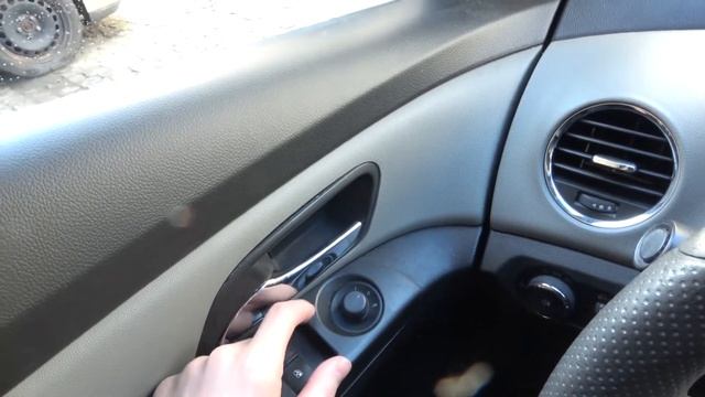 Как отрегулировать боковые зеркала в Шевроле Круз / Повернуть боковое зеркало Chevrolet Cruze смотреть онлайн