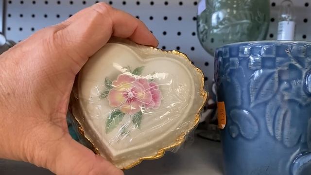 Thrifting At Goodwill?Did I Buy All Of The Vases? смотреть онлайн