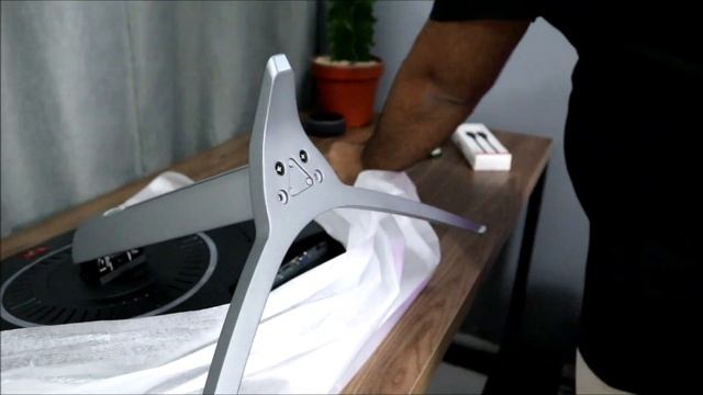 AOC AGON CURVO 31.5 - MONITOR GAMER GIGANTE com 165HZ (UNBOXING) смотреть онлайн