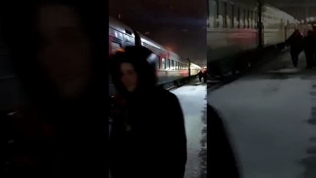 ЭП1-036 с пассажирским поездом Северобайкальск-Барнаул прибывает на вокзал "Барнаул" смотреть онлайн