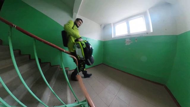 Спуск моноколеса по лестнице Veteran Sherman Max смотреть онлайн