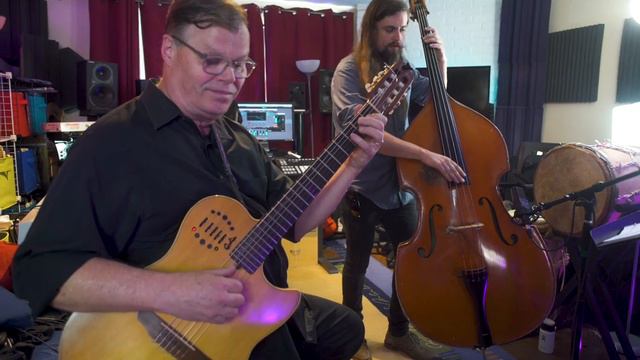 Here Comes The Sun - The Beatles (Tom Burchill Duo) смотреть онлайн