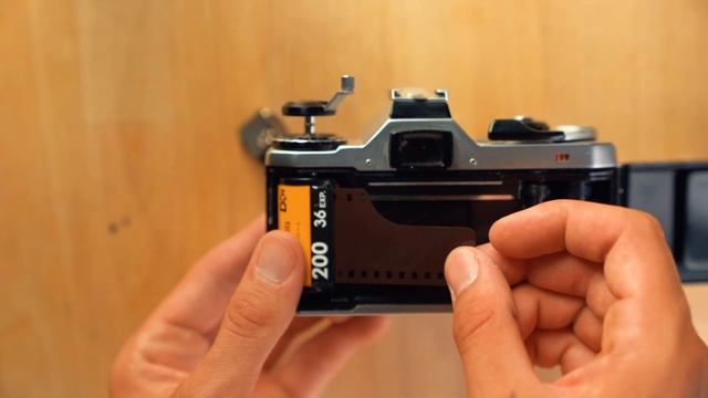 Loading 35mm Film | Pentax ME (ASMR) смотреть онлайн