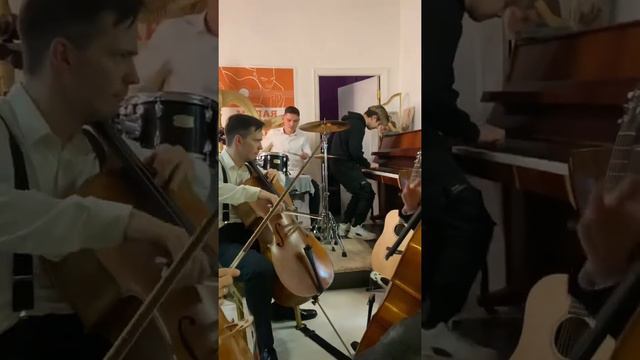 Познакомились с музыкантами и решили сыграть вместе 😍 смотреть онлайн