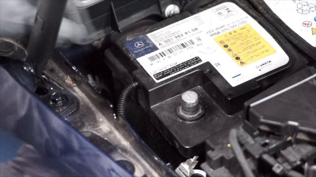 Mercedes-Benz E300,E320,E350,E400,E550 (2005-2019) - New Battery Install смотреть онлайн