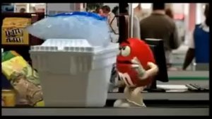 Реклама M&M`s в супермаркете