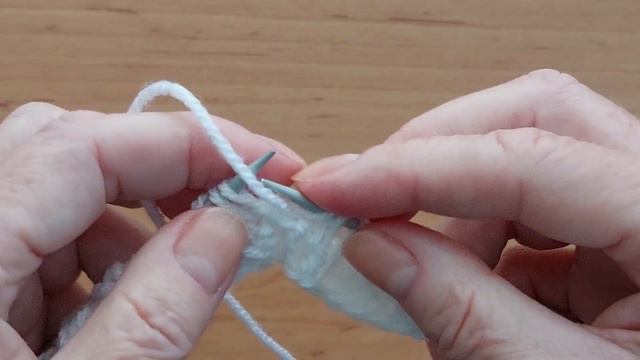 Красивый узор спицами для шапочки, жилета, свитера. смотреть онлайн