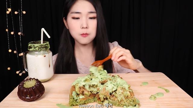 녹차 디저트 먹방💚 녹차 티라미수 꾸덕바 나뚜루 아이스크림 찹싸루니GREEN TEA DESSERT! ICE CREAM STICKY CAKE BAR BREAD MUKBANG ASM смотреть онлайн