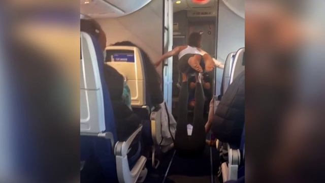 Вполне обычный перелет лоукостером смотреть онлайн