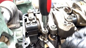 2015 Volvo D13: Overhead Valve Adjustment