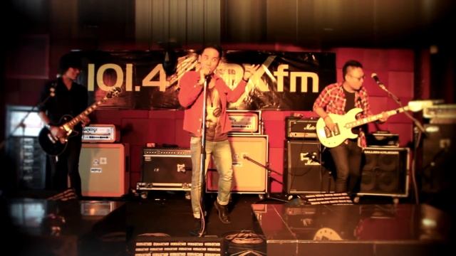 LA Terusik traxkustik di basement kemang Bersama Viro MIneral Water смотреть онлайн