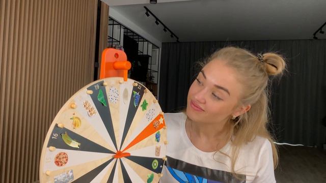 Пицца рулетка челлендж 🍕 Чья пицца вкуснее Мии или Евы? смотреть онлайн