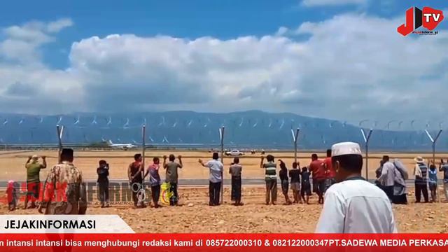 Uji Penerbangan Pertama di Bandara Abdul Haris Nasution Mandailing Natal Menuai Polemik смотреть онлайн