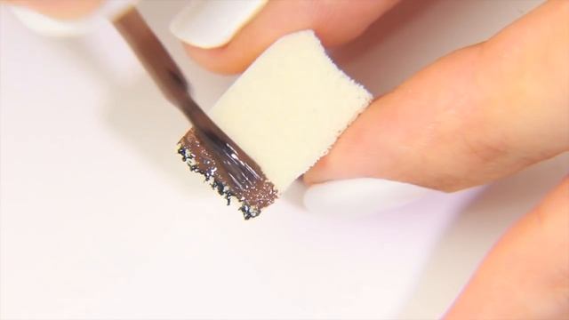 Маникюр "Перья" с трафаретами | Stencil nail art смотреть онлайн