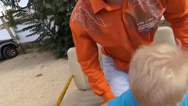 Судак, Крым. До отеля Барселона ездит веселое мото-такси! смотреть онлайн