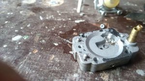 Бензокоса переливает что делать?