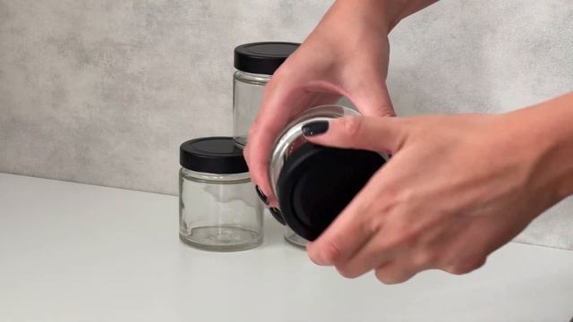 Набор стеклянных баночек с черной матовой крышкой смотреть онлайн